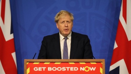 جونسون: لن نتجه للإغلاقات.. وسنوفر لعمال الوظائف المهمة اختبارات كورونا يومية