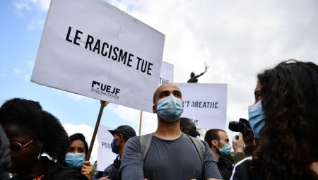 فرنسا .. السجن لعناصر شرطة أهانوا عاملا مصريا