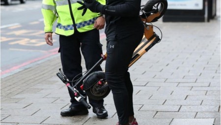 بريطانيا: ارتفاع كبير في حوادث السكوتر الإلكتروني عام 2021