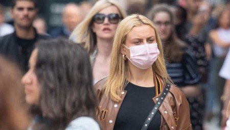 بريطانيا.. هل بلغت موجة كورونا ذروتها بالفعل؟