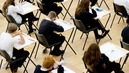 وزارة التعليم تعلن عن تعديلات على مساقات اللغات الأجنبية للثانوية العامة GCSE