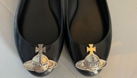 مدرسة بريطانية تعزل 100 طالب دفعة واحدة بسبب عدم الامتثال لقواعد الزي الموحد