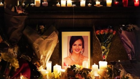 في جنازة المعلمة البريطانية.. الشرطة تقبض على ثلاثيني مشتبه به في ارتكاب الجريمة