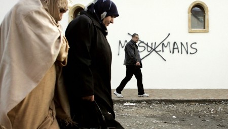 مسلمو بريطانيا يشاركون قصص الإسلاموفوبيا في أوروبا.. اعتداءات لفظية وجسدية