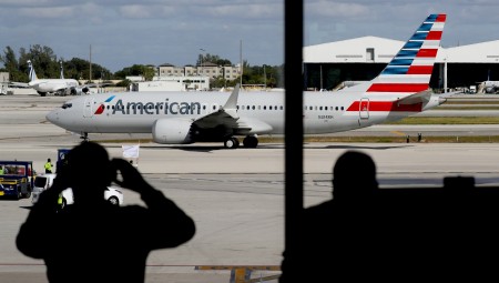 بعد تحليقها ساعة ونص في السماء.. طائرة أمريكية تعود أدراجها بسبب كمامة