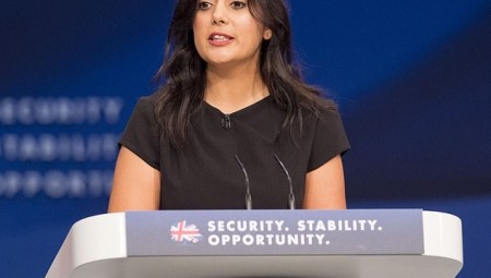 نائبة مسلمة تتهم الحكومة باستبعادها من منصب وزاري بسبب عقيدتها الإسلامية