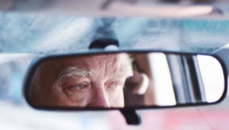 بعد قيادته سيارة دون رخصة لـ70 عام.. مسن بريطاني يتعرض للتوقيف