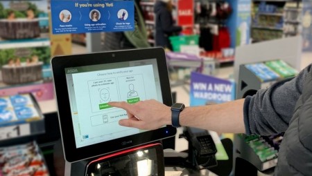 Asda تستخدم تكنولوجيا جديدة لتخمين عمر مشتري الكحول