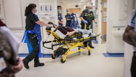 أقسام الطوارئ تواجه أزمة حقيقية مع ارتفاع معدلات الوفيات الأسبوعية بسبب طول فترات الانتظار