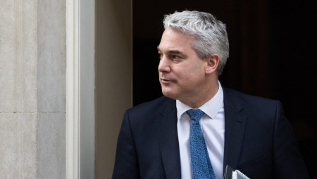 (فيديو): وزير الصحة يعلن حجز 2500 سرير في دور الرعاية لتعجيل تسريح المرضى من المستشفيات في إنجلترا