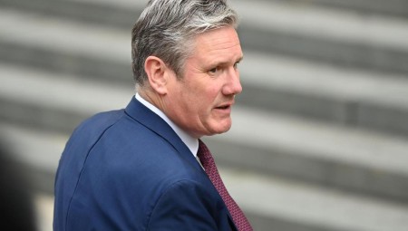 كير ستارمر يبدي معارضته حول السن الذي أقرته اسكتلندا لتغيير الجنس