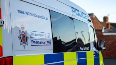 فصل ضابط شرطة بريطاني لممارسته الجنس مع سيدة في شاحنة الشرطة أثناء مناوبته