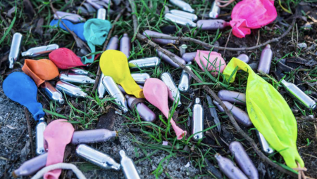 بريطانيا تعمل على تعديلات قانونية جديدة تحظر استخدام أو بيع غاز الضحك