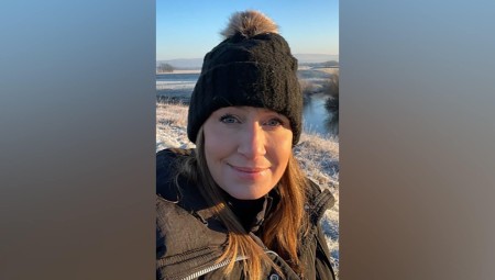 شرطة لانكشاير تطلق عمليات بحث مكثفة عن سيدة اختفت أثناء تنزهها مع كلبها