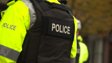 ضابط شرطة يواجه تهما باغتصاب امرأتين خارج ساعات العمل الرسمية