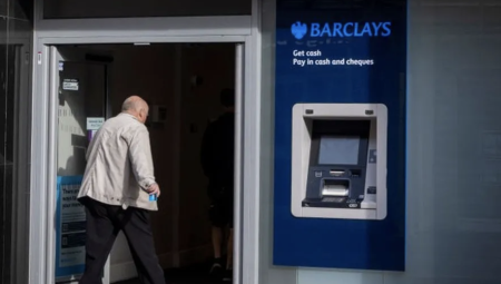 في حملة لخفض التكاليف: بنك باركليز البريطاني يلغي 5 آلاف وظيفة عام 2023