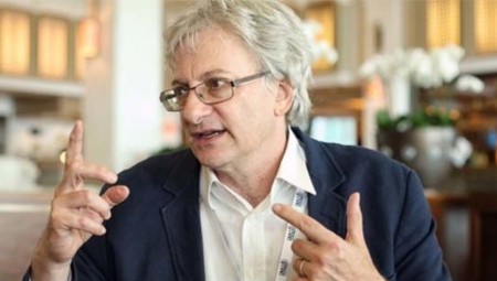 ديفيد هيرست: الساسة الغربيون وداعمو إسرائيل أيديهم ملطخة بالدماء