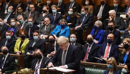 عدد كبير من المحافظين يتخلون عن جونسون في محنته مطالبين بتنحيه عن المنصب