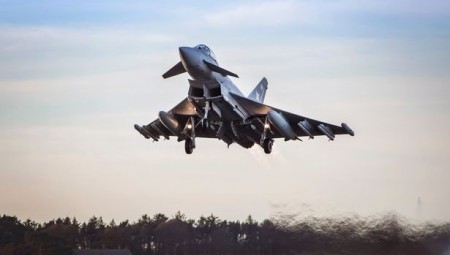 سلاح الجو البريطاني يعترض 4 قاذفات روسية ويرسلها بعيدا عن الأجواء البريطانية