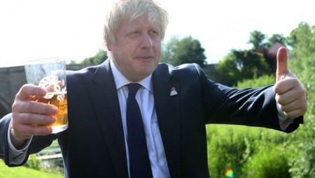 شرطة العاصمة تتسلم صورة لبوريس جونسون وهو يحتسي الجعة في عيد ميلاده 2020
