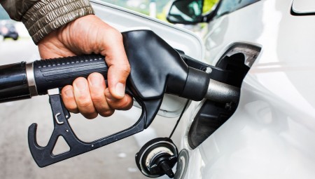 أسعار البنزين والديزل تسجل مستويات قياسية في معظم أنحاء البلاد