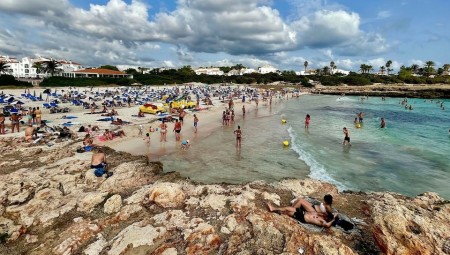 كورونا.. إسبانيا تخفف قويد السفر للأطفال والمراهقين البريطانيين