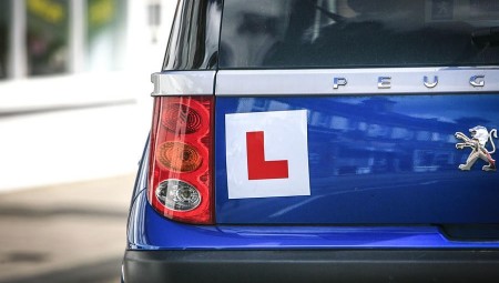 قوائم انتظار الحصول على موعد لاختبار القيادة تستمر ححتى 2024