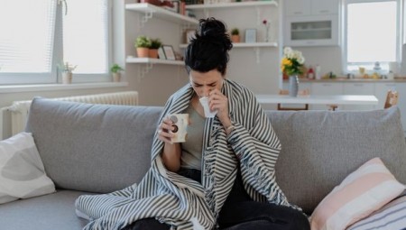 8 أعراض رئيسية لأوميكرون.. يختبرها مريض كورونا الملقح بالكامل