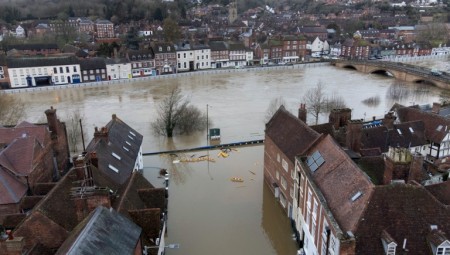 الأرصاد الجوية البريطانية تحذر من رابع عاصفة جوية تضرب البلاد خلال أسبوعين