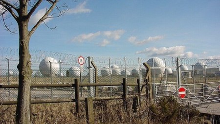 قاعدة استخبارات أمريكية في الريف البريطاني تباشر عملها لـتعطيل جهود بوتين في أوكرانيا