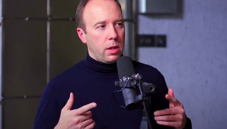 وزير الصحة البريطاني السابق: لم أخالف قيود كورونا.. أنا وقعت في الحب