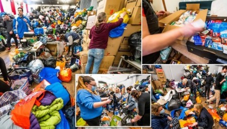 بريطانيا... حملة تبرعات هائلة للنازحين الأوكرانيين بما في ذلك المناديل والشواحن