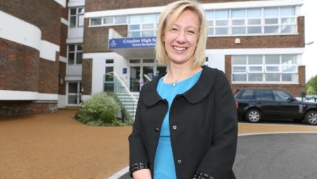 شهود يسمعون دوي إطلاق نار في مدرسة إبسوم قبل العثور على مديرتها وعائلتها متوفيين