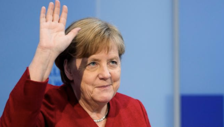 اليونيسكو تمنح أنجيلا ميركل جائزة السلام بعد سماحها لأكثر من مليون مهاجر الدخول إلى ألمانيا