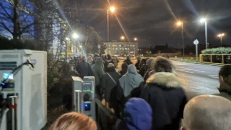 بالفيديو: في حالة إخلاء غامضة... ايكيا فرع مانشستر يطلب من المتسوقين مغادرة المتجر فوراً