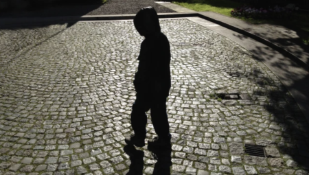 إحصائيات: أطفال بين 5 و10 أعوام نفذوا 34 ألف جريمة جنائية في بريطانيا من بينها سرقة واغتصاب