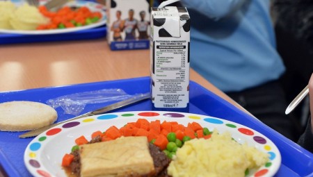 عمدة لندن يعلن عن مخطط دعم لتوفير وجبات مجانية لكافة طلاب المرحلة الابتدائية