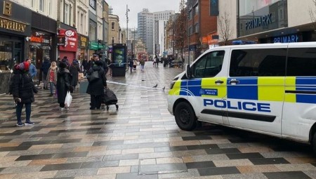 إصابة ثلاثة أشخاص بينهم مراهقين في حادثة طعن في لندن