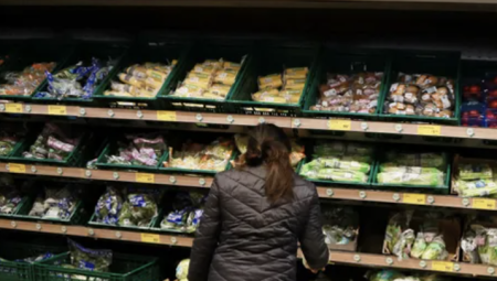 أوربيون ينشرون صوراً لأرفف الخضار الممتلئة ويعلقون أزمة بريطانيا تتعلق بخروجها من الاتحاد الأوربي 