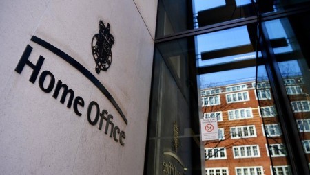 طالب لجوء يقدم طعنا قانونيا في استبيان لوزارة الداخلية