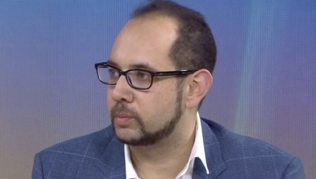 د. عمر عبدالمنان: ننظم مظاهرات أسبوعية عالمية بمشاركة أطباء بريطانيا وغيرهم لدعم غزة