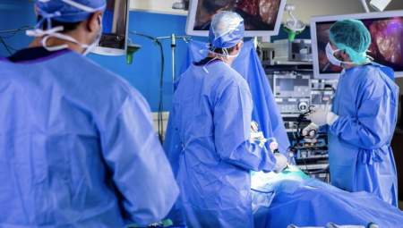 تضاعف قوائم انتظار وحدة العناية بالقلب لدى NHS في أقل من ثلاث سنوات