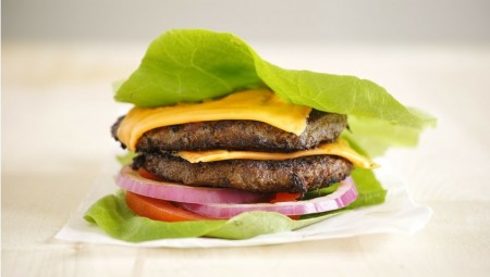 هذا هو البرغر الذي اعتادت الملكة إليزابيث أكله