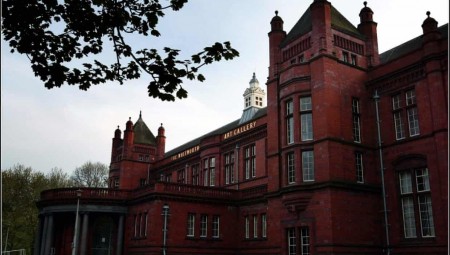 100 موظف في جامعة مانشستر يوقعون على رسالة اعتراض بعد طرد موظف دعم فلسطين