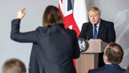 فيديو: ناشطة أوكرانية تطالب بريطانيا بفرض عقوبات على أثرياء روسيا في لندن