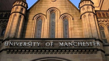 مظاهرات في جامعة مانشستر على خلفية قرار طرد مسؤول بسبب تضامنه مع فلسطين
