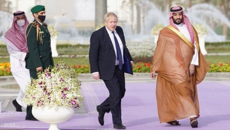 جونسون يزور السعودية والإمارات لنقاش ملفات النفط والحرب الروسية الأوكرانية