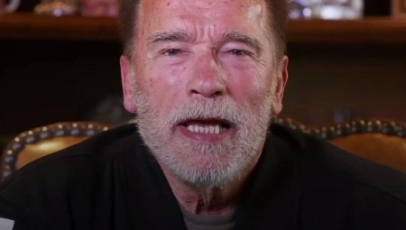 فيديو: الممثل الأمريكي وحاكم ولاية كاليفورنيا السابق أرنولد شوارزنيجر  يساند أوكرانيا