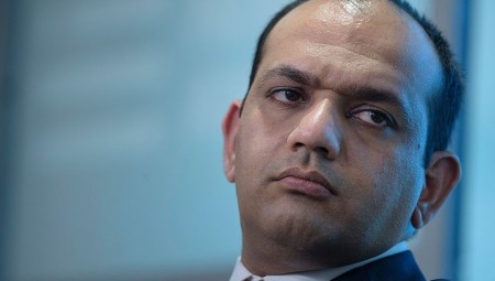 وزير المالية الأفغاني السابق يعمل سائقا لأوبر في الولايات المتحدة