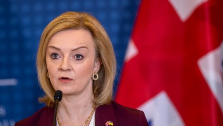 وزيرة الخارجية البريطانية تدين اختطاف وترحيل الأوكرانيين إلى روسيا